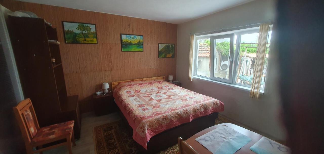 Стая За Гости "Ирина" Balchik Exterior photo